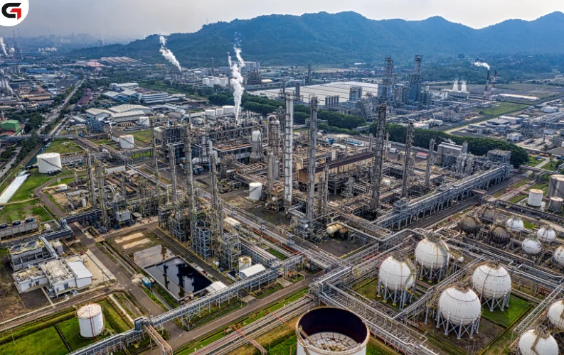 Oil Falls as Russia’s Novorossiysk Port Resumes Operations